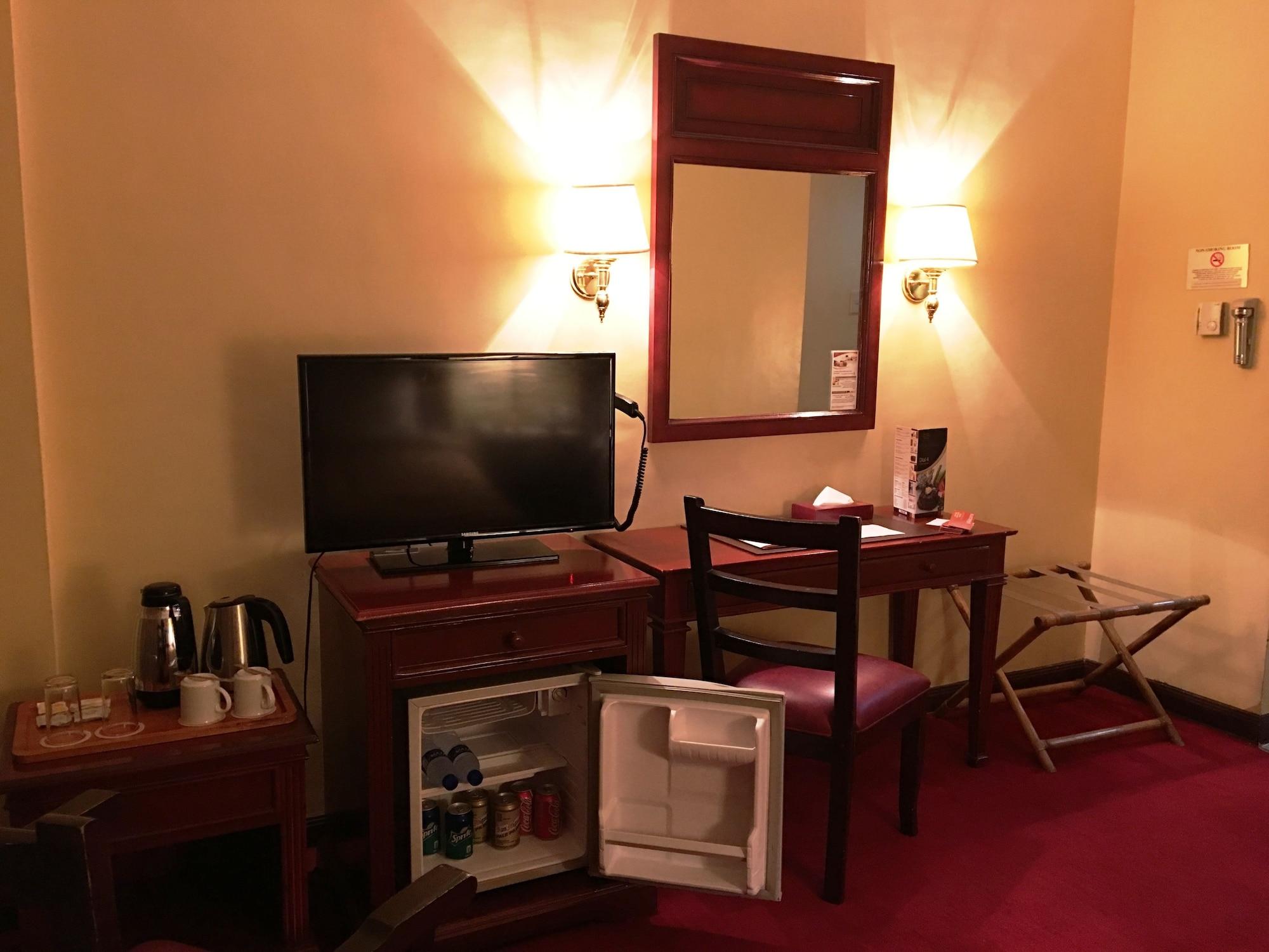 Bayview Park Hotel Манила Екстериор снимка