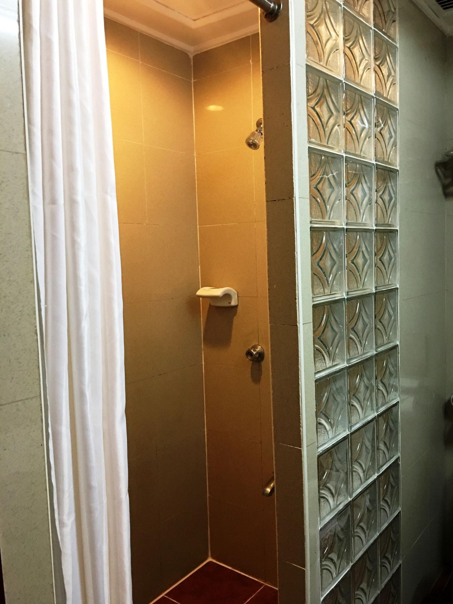 Bayview Park Hotel Манила Екстериор снимка