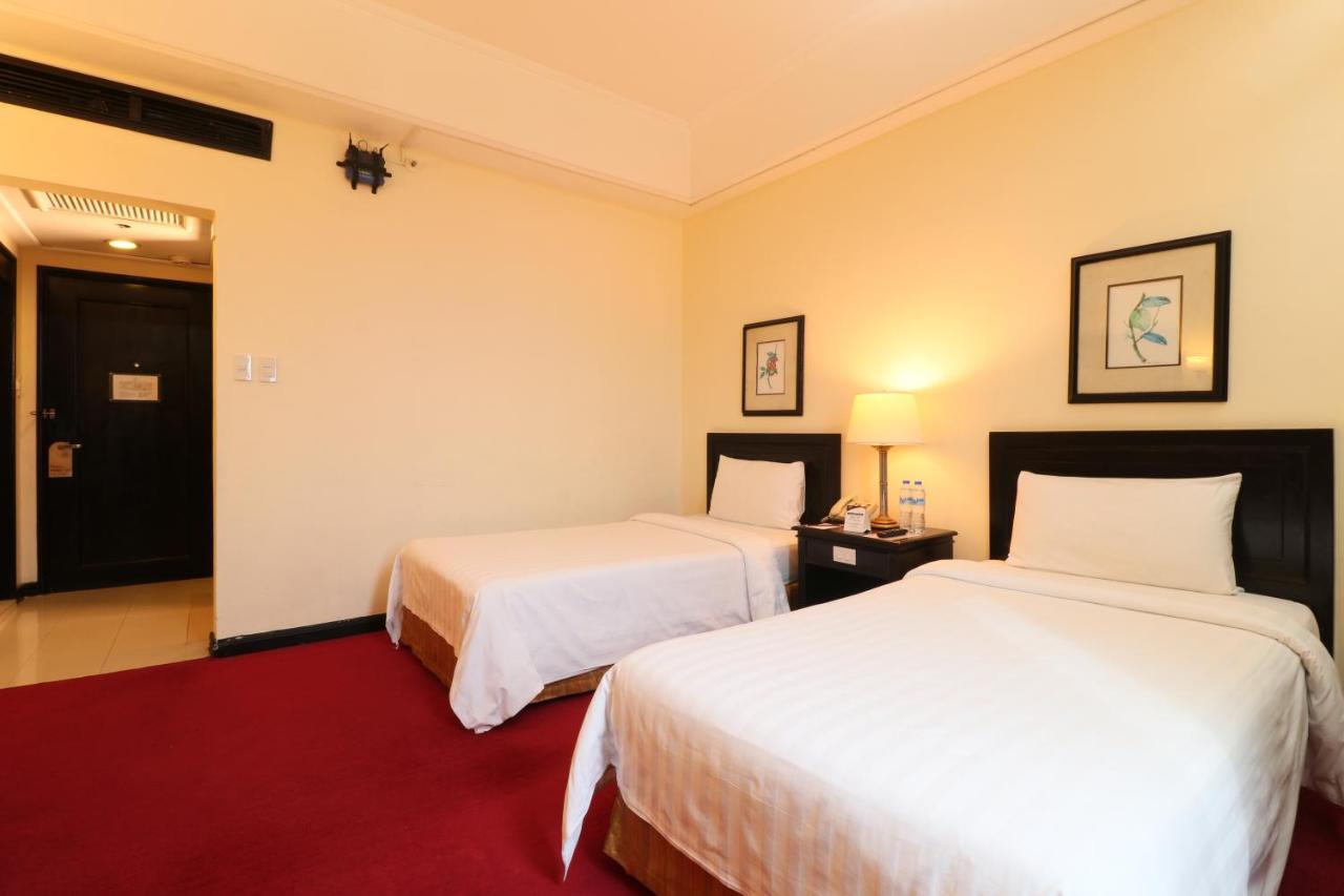 Bayview Park Hotel Манила Екстериор снимка