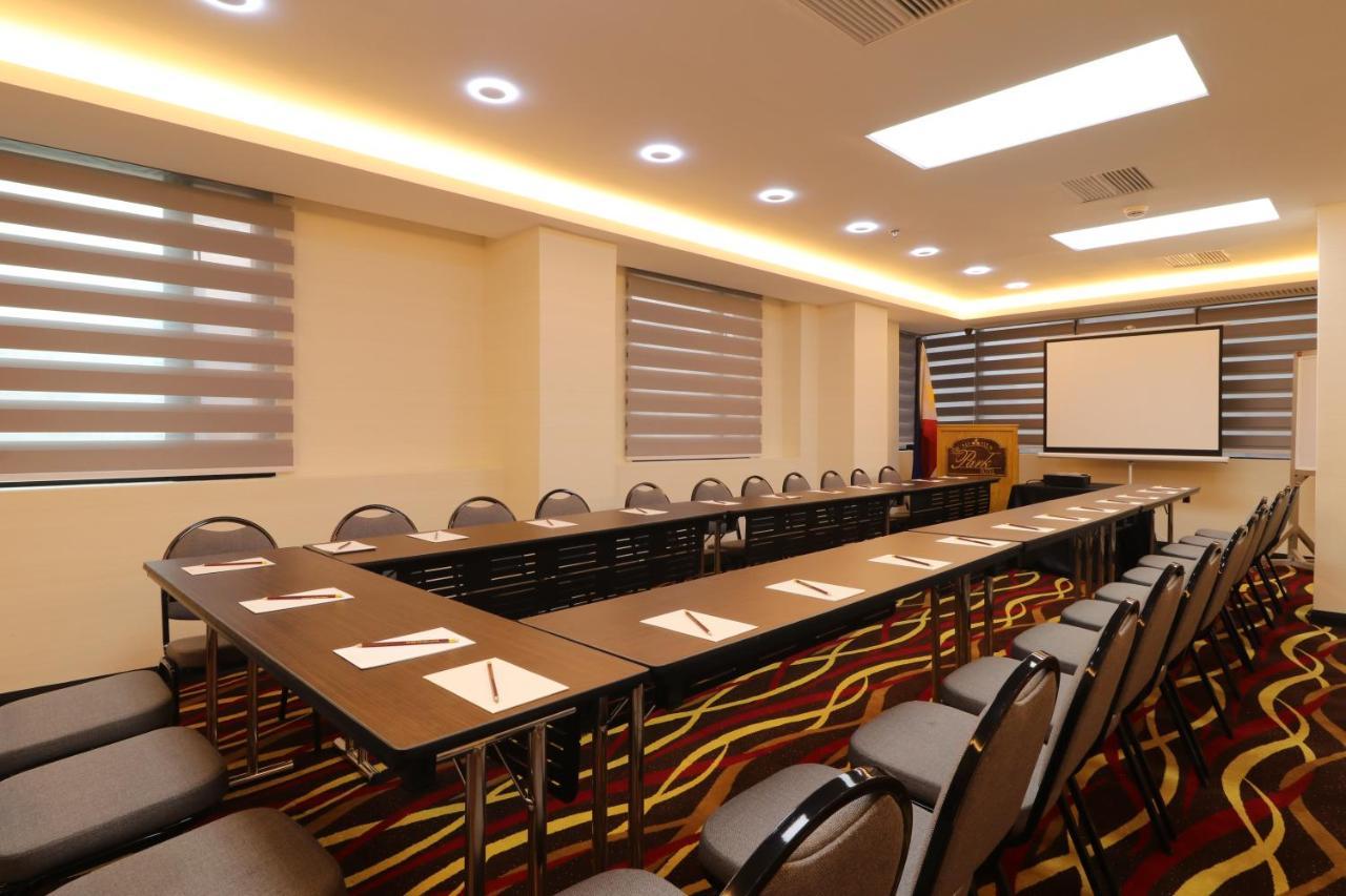 Bayview Park Hotel Манила Екстериор снимка