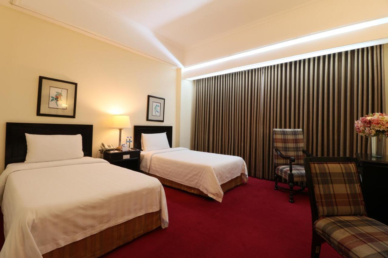 Bayview Park Hotel Манила Екстериор снимка