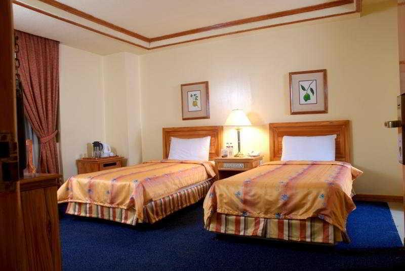 Bayview Park Hotel Манила Екстериор снимка