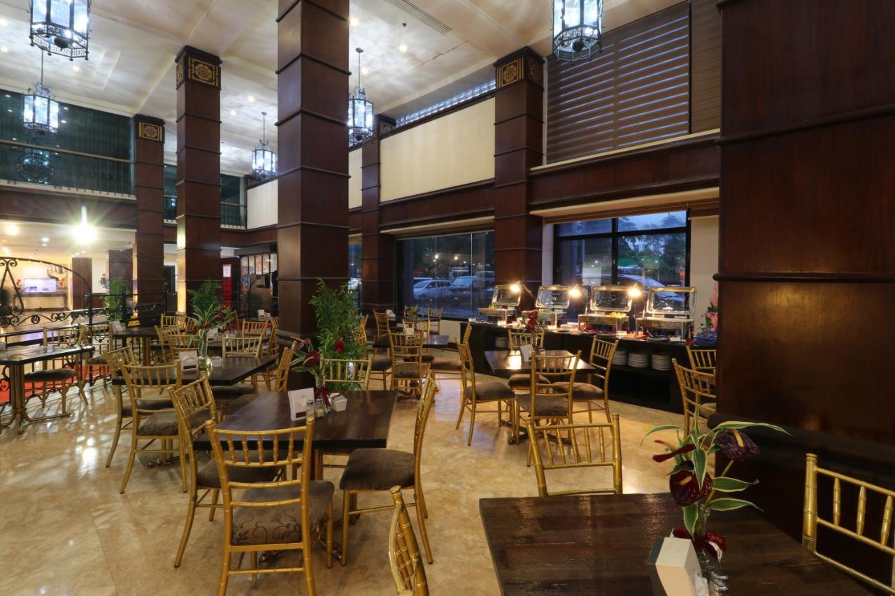 Bayview Park Hotel Манила Екстериор снимка