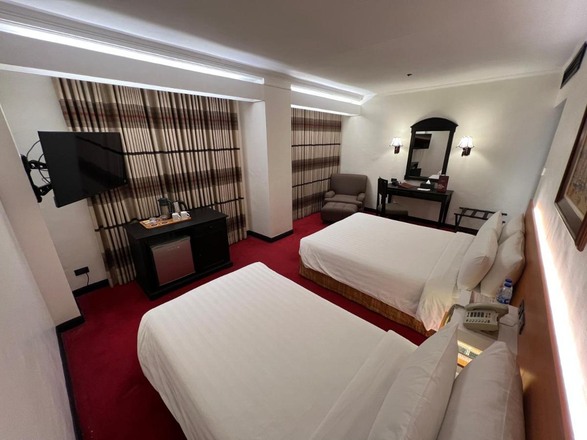 Bayview Park Hotel Манила Екстериор снимка