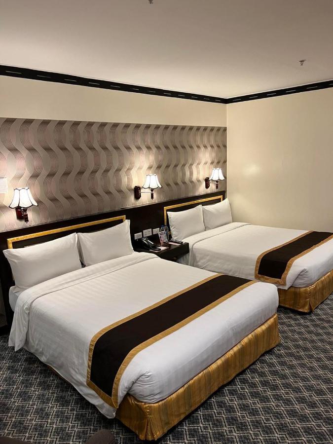 Bayview Park Hotel Манила Екстериор снимка