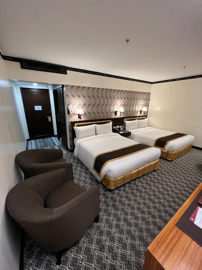 Bayview Park Hotel Манила Екстериор снимка