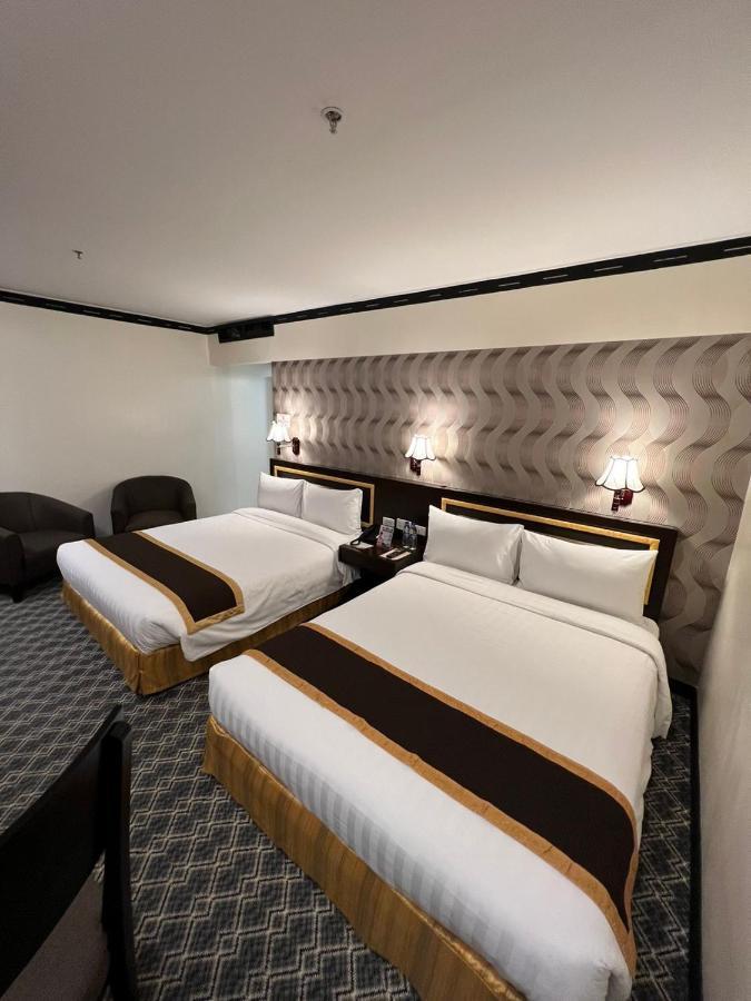 Bayview Park Hotel Манила Екстериор снимка